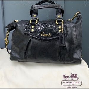 Beautiful NWOT Coach Ashley purse